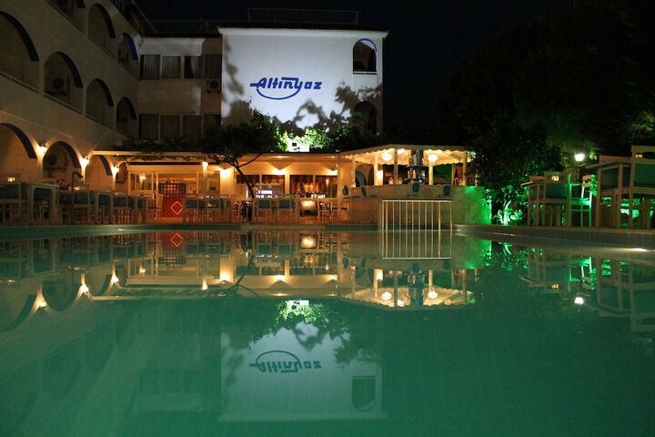 Hotel Exterior 39 of 51