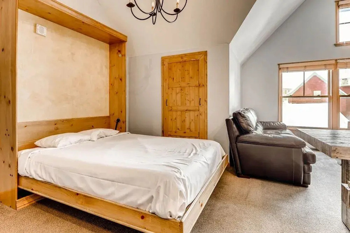 Room 3 of 16