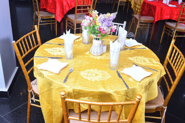 Dining 7 of 15