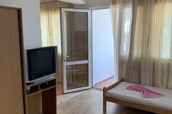 Room 10 of 18
