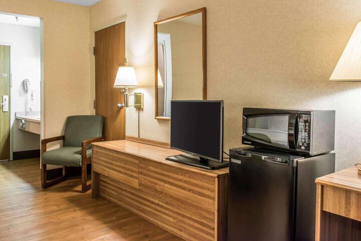 Standard Room, King or Two Doubles (7 of 10)