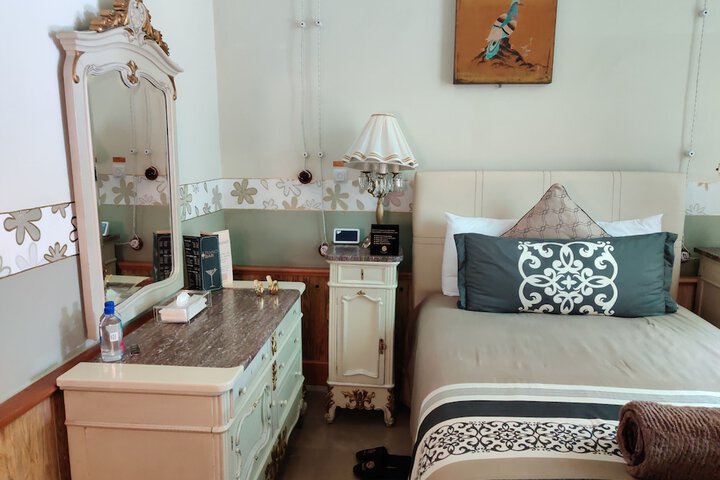 Room 4 of 43