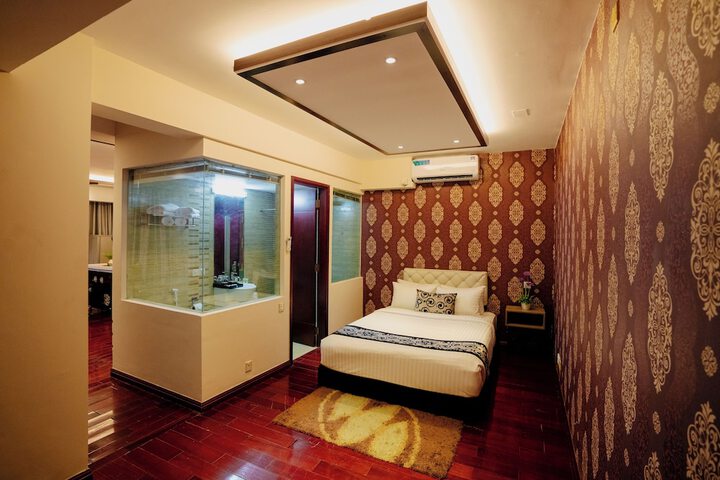 Room 11 of 49