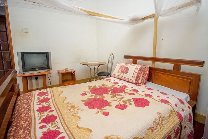 Room 12 of 34