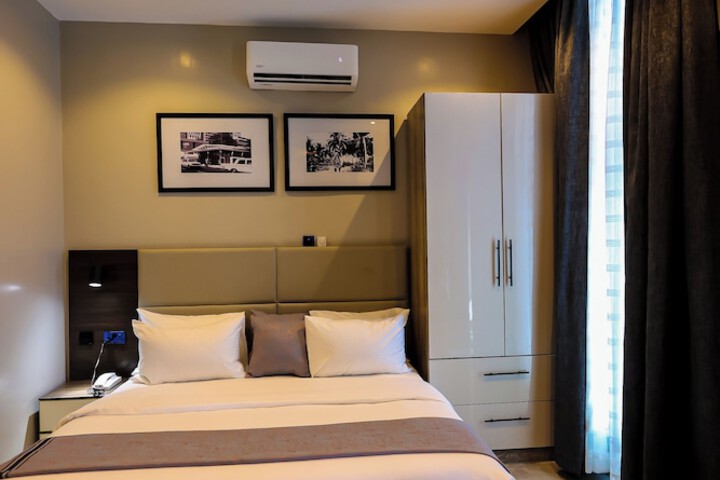 Room 18 of 37