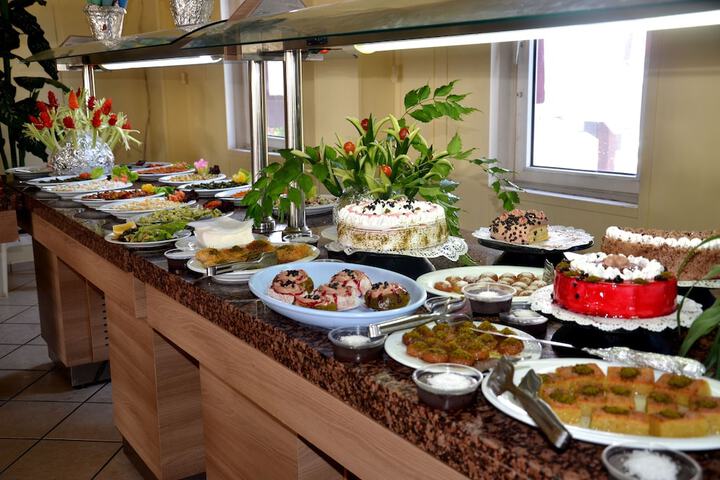 Dining 17 of 27