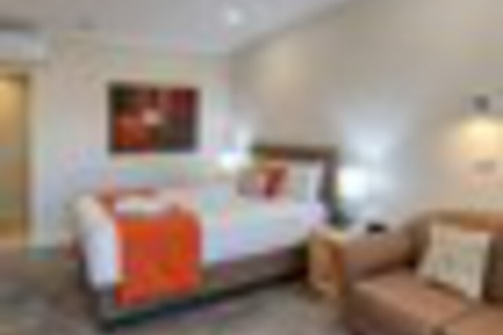 Room 8 of 138