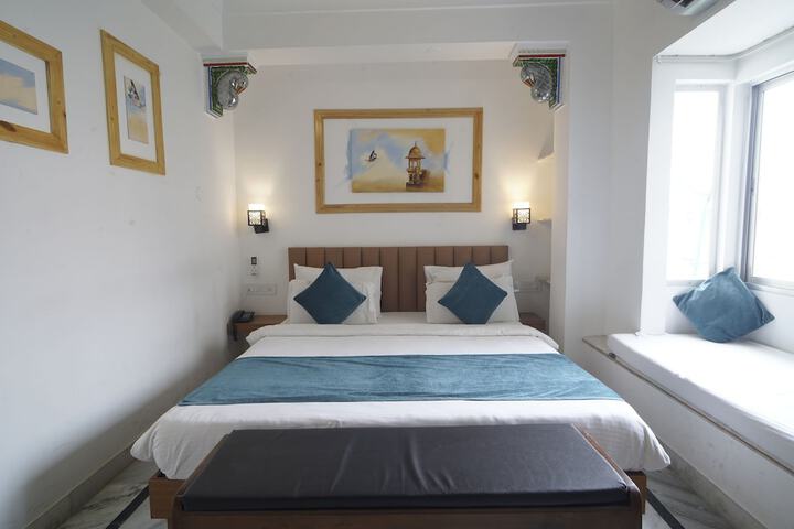 Room 12 of 65