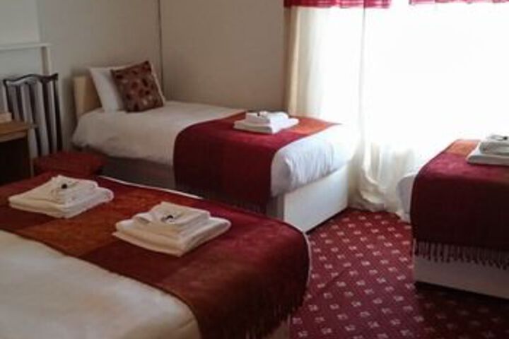 Room 13 of 33