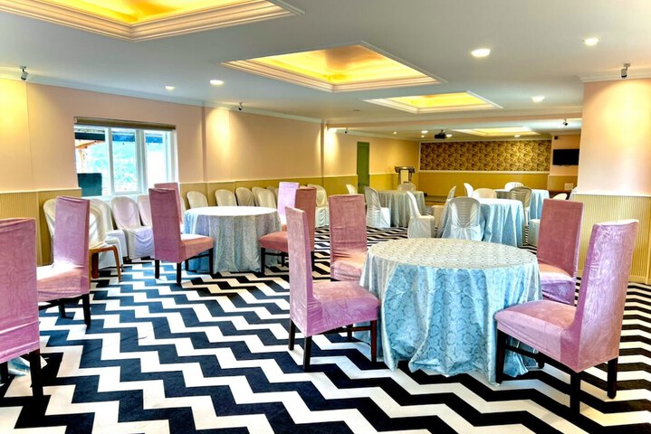 Ballroom/Hall 50 of 71