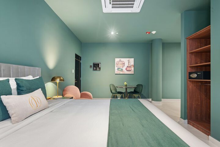 Room 4 of 92