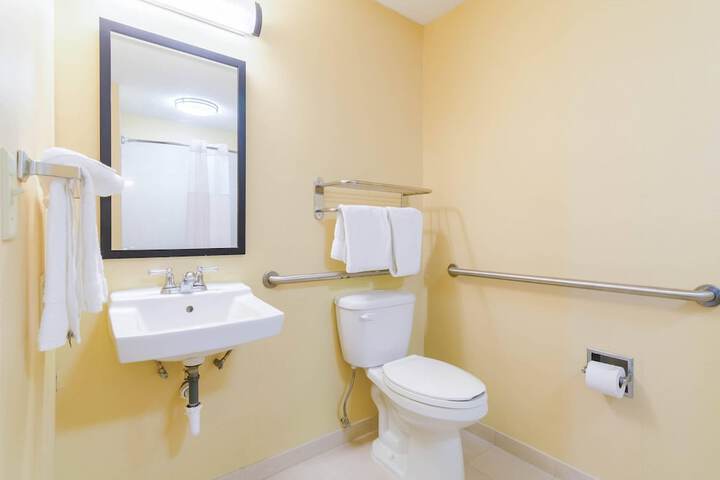Room 12 of 28