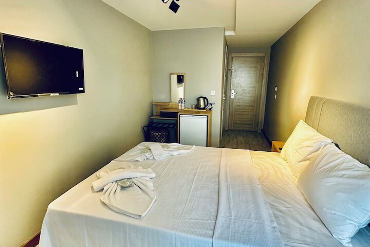 Room 16 of 32