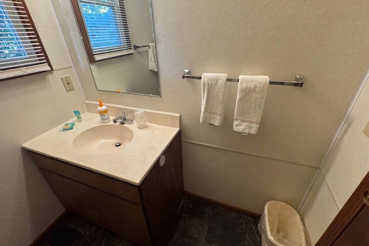 Room 43 of 59