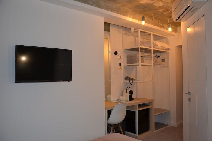 Room 11 of 42