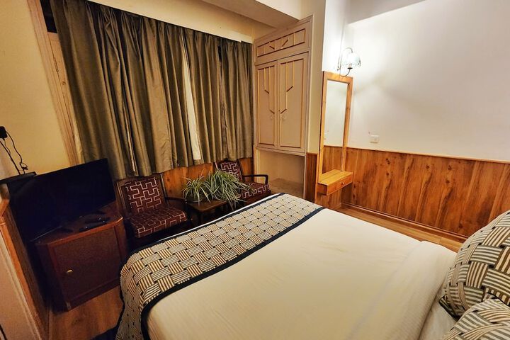 Room 9 of 81