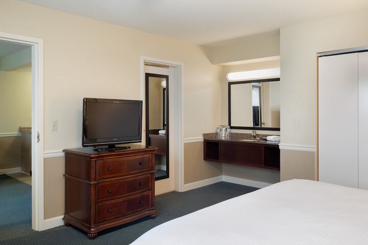 Room 9 of 36