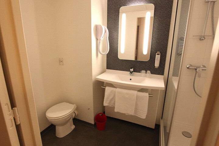 Room 11 of 50