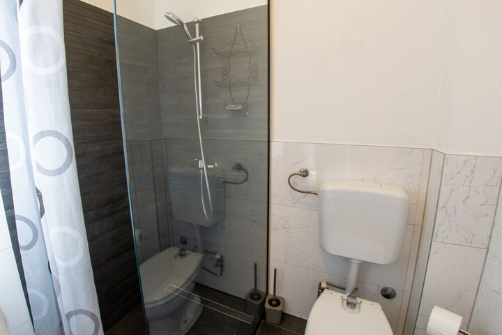 Room 45 of 83