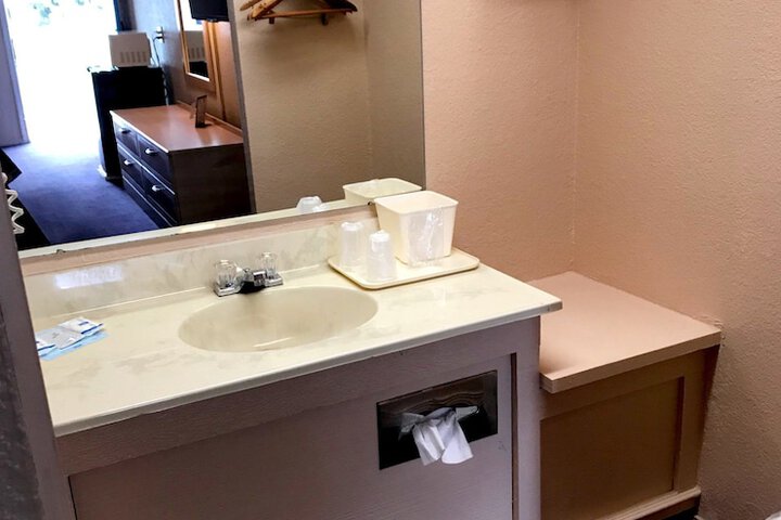 Bathroom sink