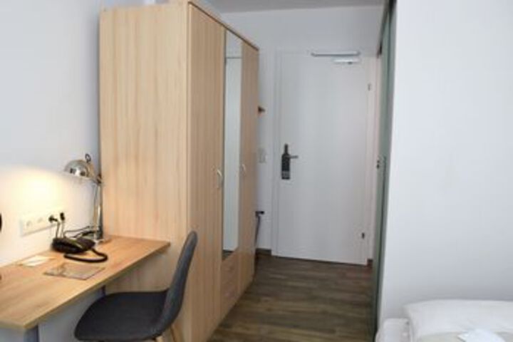 Room 73 of 136