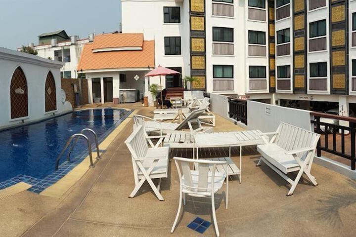 Pool Hotel