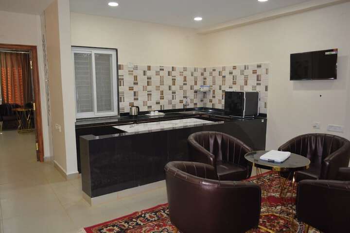 Room 8 of 9