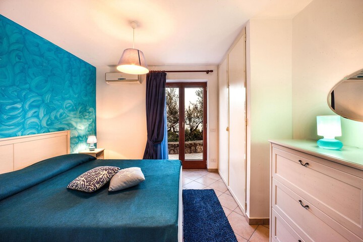 Room 44 of 49