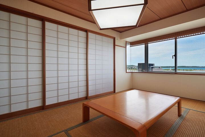 Room 8 of 125