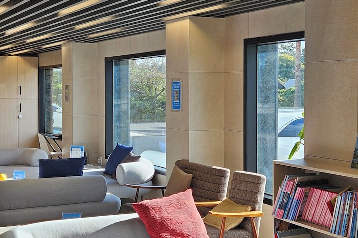 Entrance & Lobby