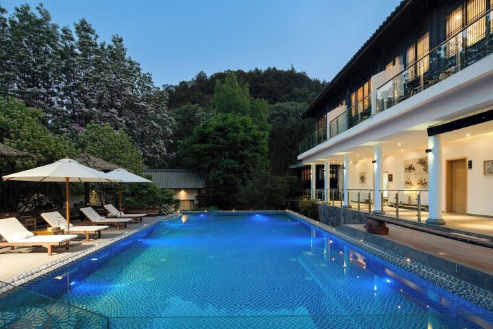 Pool 67 of 105