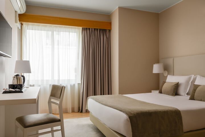 Room 21 of 76