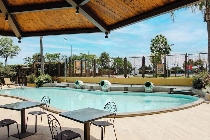 Pool 33 of 54