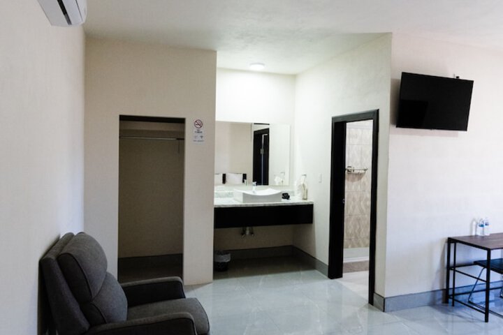 Room 40 of 211