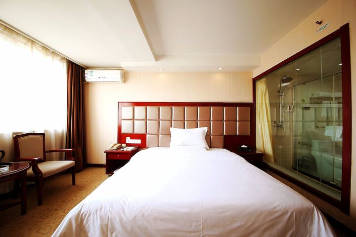 Room 11 of 20