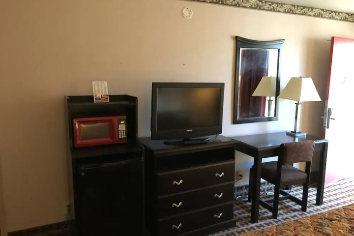 Room 4 of 15