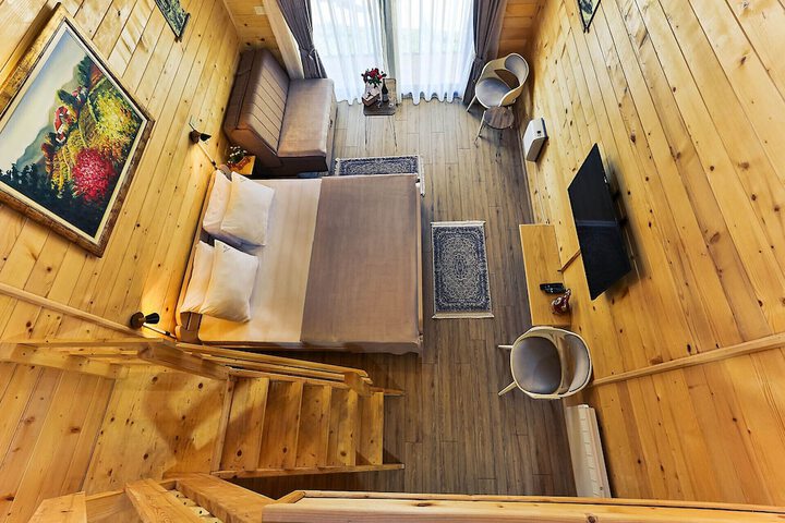 Room 4 of 65