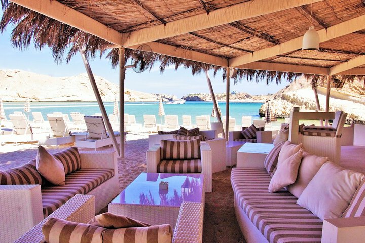 Lounge 21 of 43