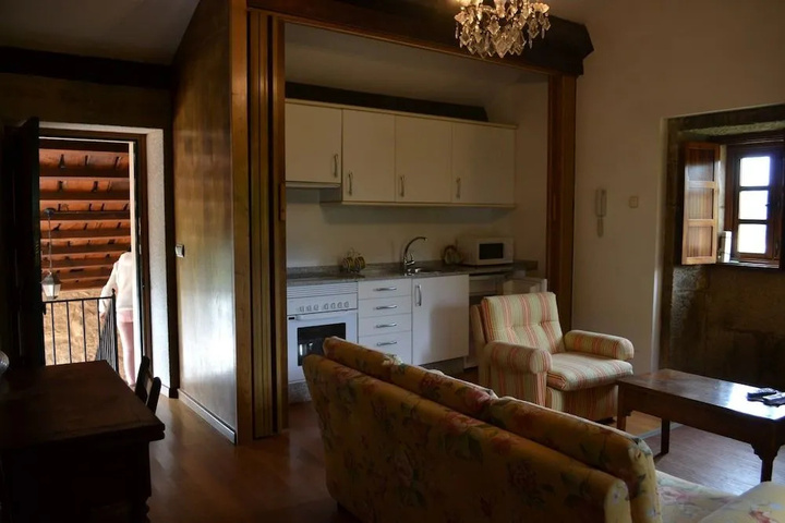 Room 4 of 9
