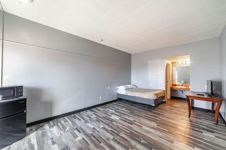 Room 5 of 11