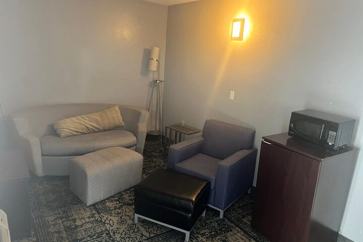 Deluxe Room 1 King Bed Accessible (2 of 16)