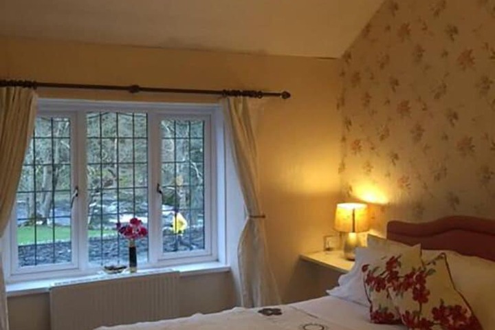 Room 9 of 18
