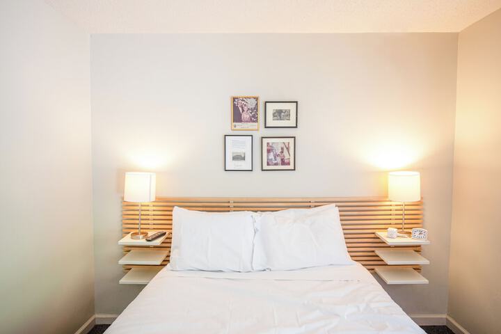 1 King Bed (2 of 5)