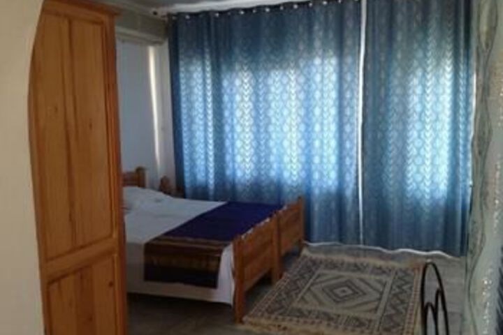 Room 8 of 16