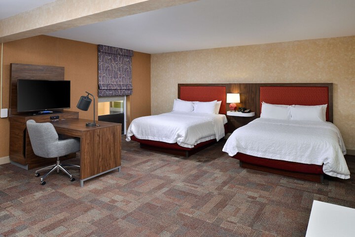 1 Queen Bed (4 of 20)