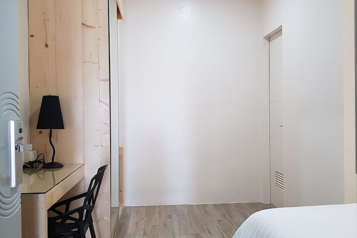 Room 33 of 71