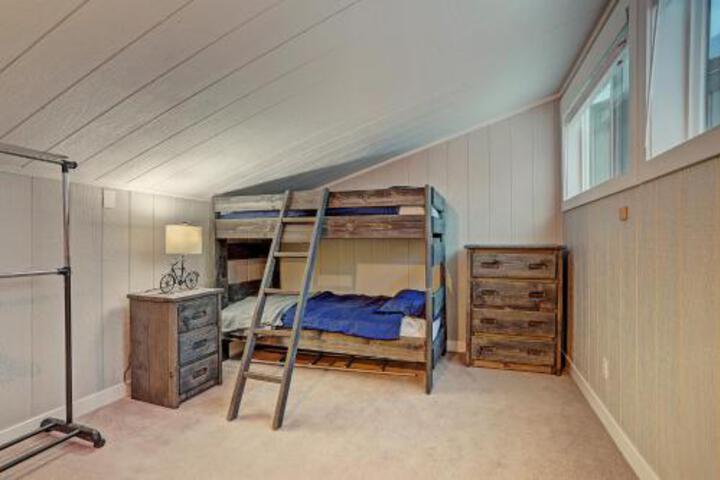 Image of Knotty Pine Lodge