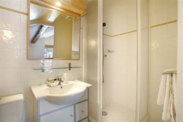 Room 2 of 17