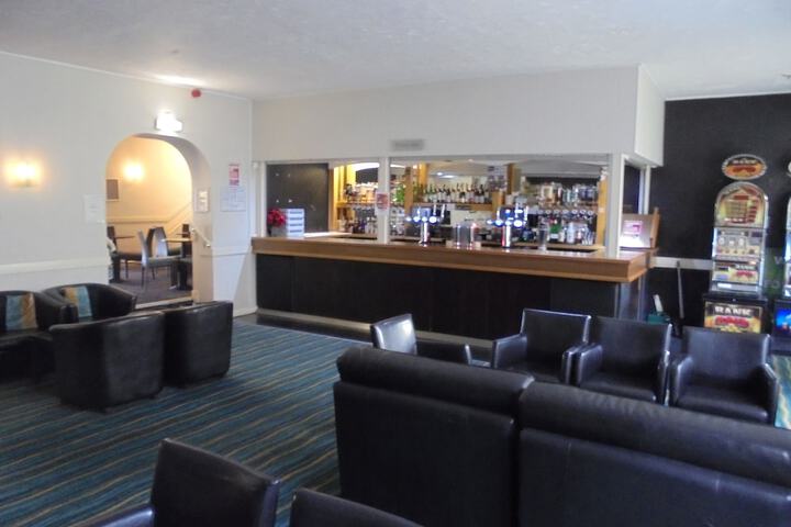 Lounge 31 of 42