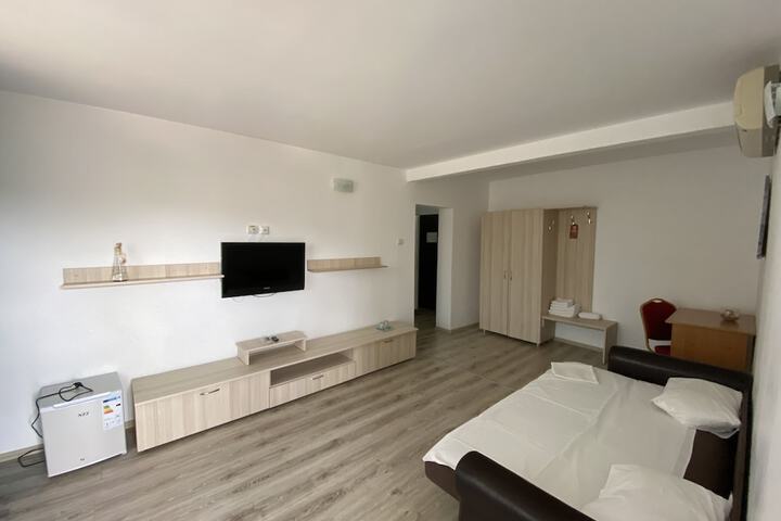 Room 15 of 30